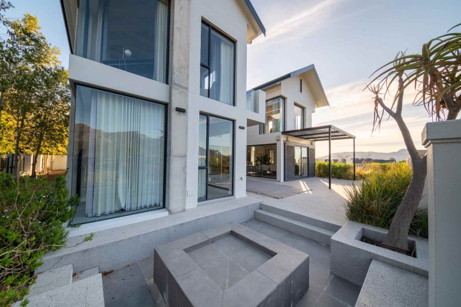 To Let 4 Bedroom Property for Rent in Val De Vie Estate Western Cape